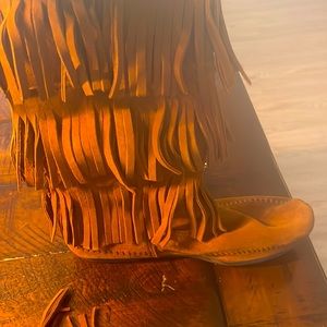 Minnie Tonka fabulous fringe boots. Never worn